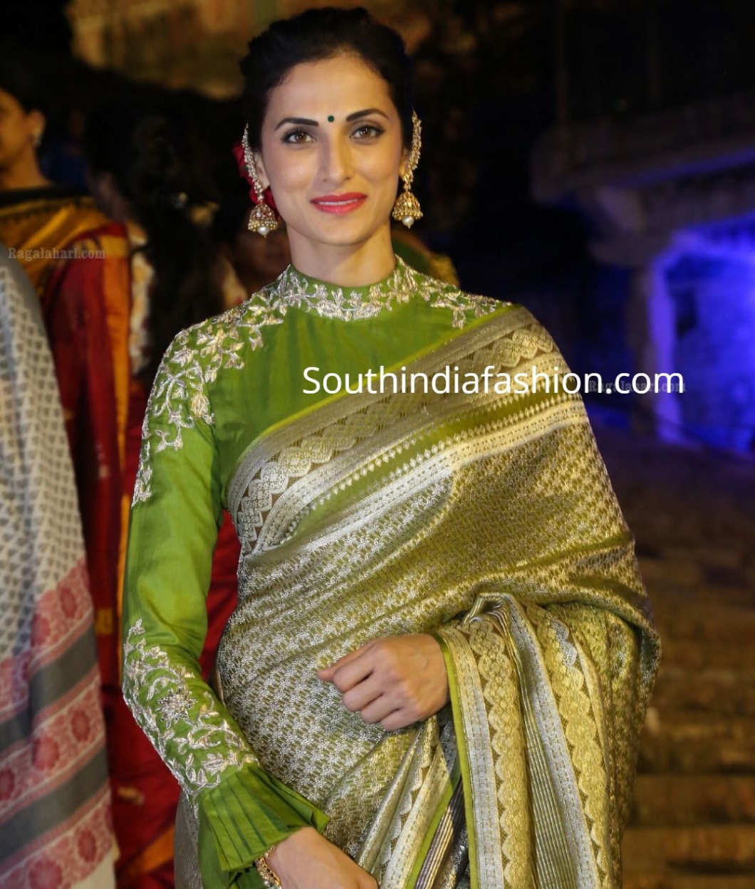 blouse designs for banarasi saree Bulan 3 Banarasi Saree Blouse Designs -  Ultimate Blouse Patterns To Try